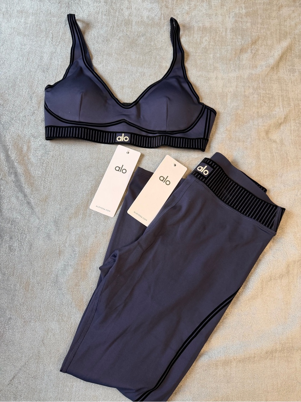 Alo Yoga Airlift High-Waist 7/8 Line Up Legging & Bra Set - Picture 1 of 2
